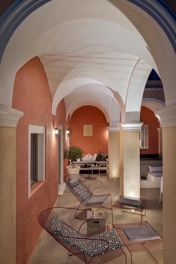 Coat Of Arms Mansion Villa Fira  Exterior photo