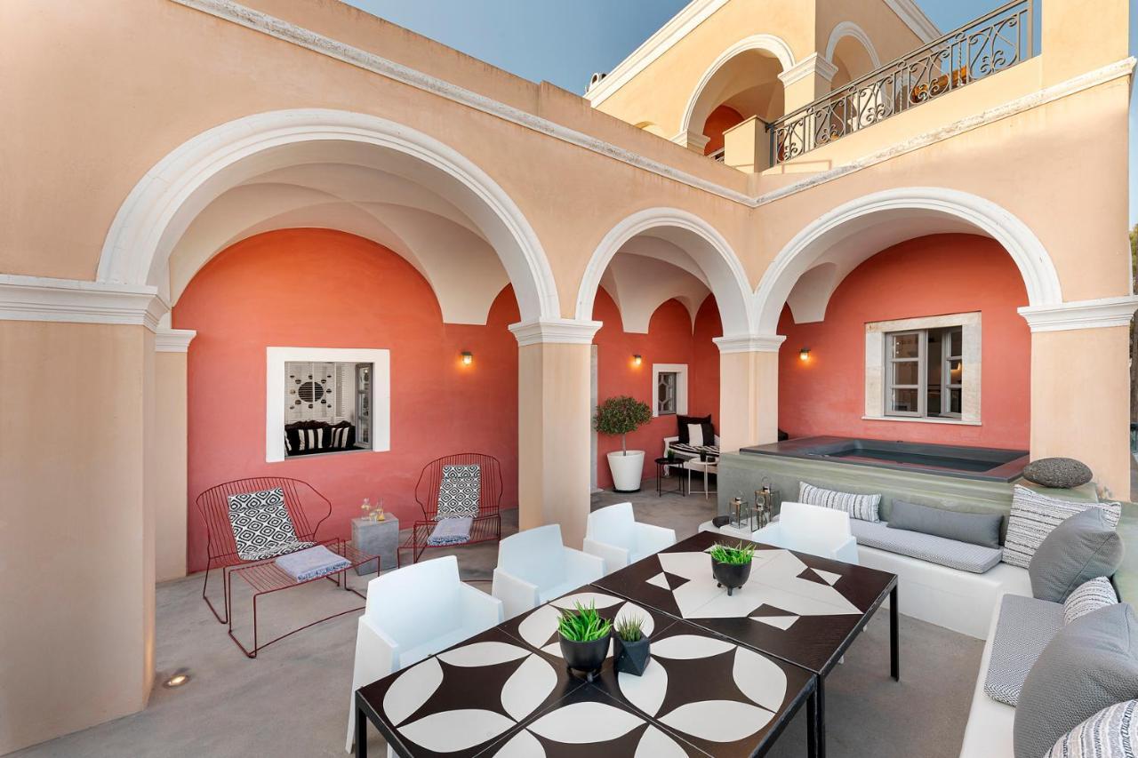 Coat Of Arms Mansion Villa Fira  Exterior photo