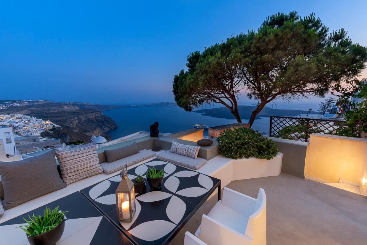 Coat Of Arms Mansion Villa Fira  Exterior photo