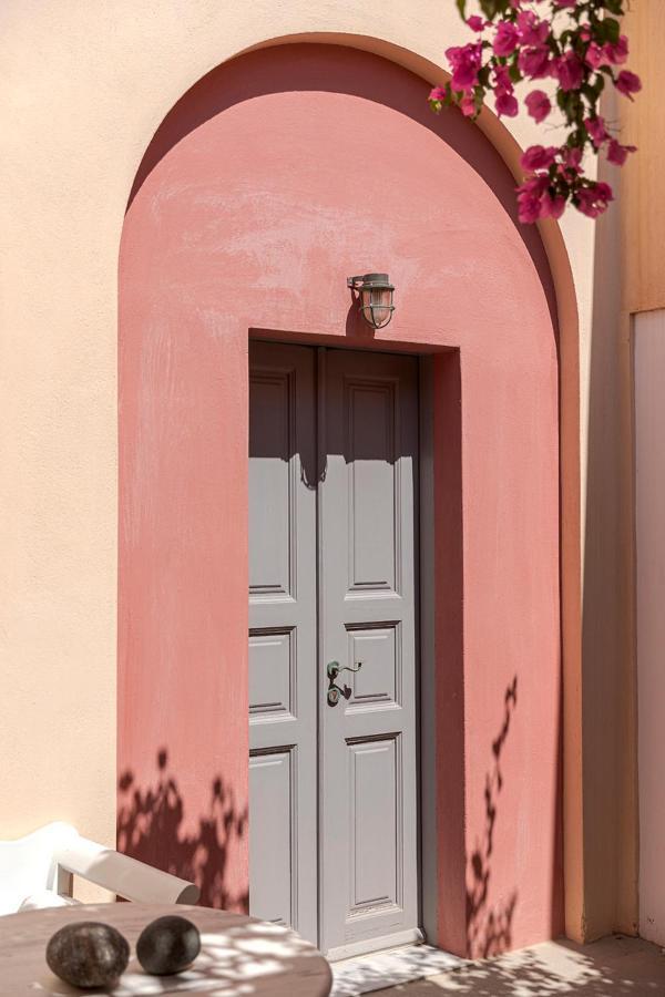 Coat Of Arms Mansion Villa Fira  Exterior photo